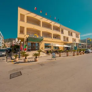 Riva Del Sole **** Cefalù